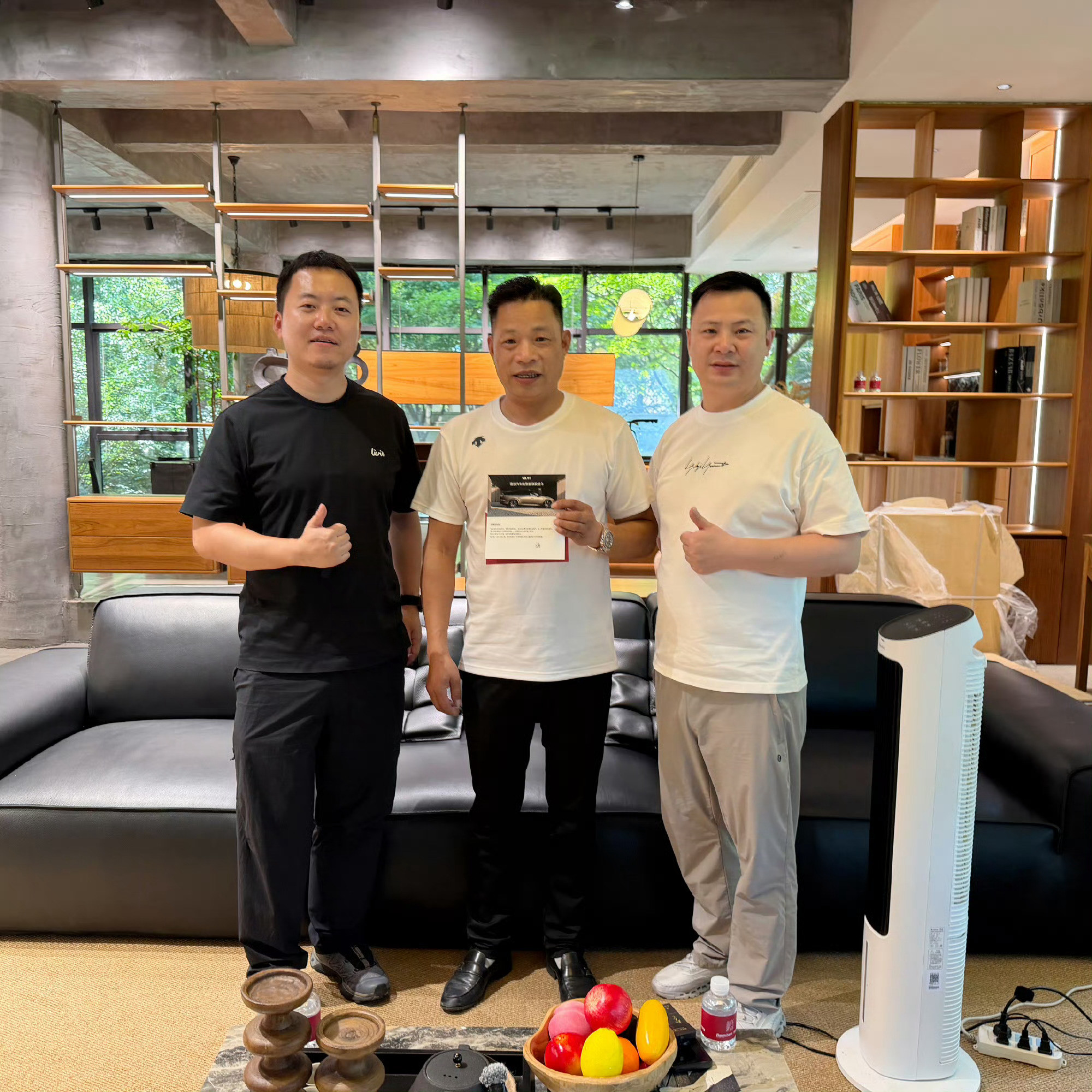 理想又送车了，同志们以后如果想薅一辆理想“旗舰”可以考虑去救人试试看毕竟已经送了