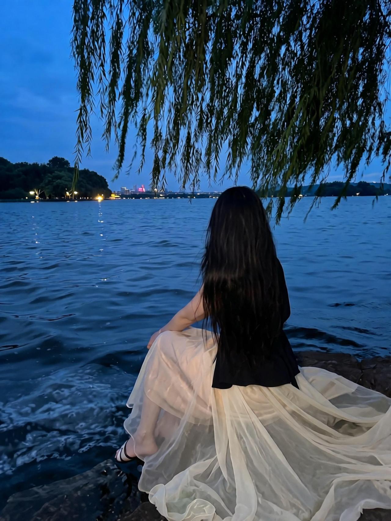 人这一辈子，如果有人欺负你，伤害你……千万不要生气，生气就是拿别人的错，