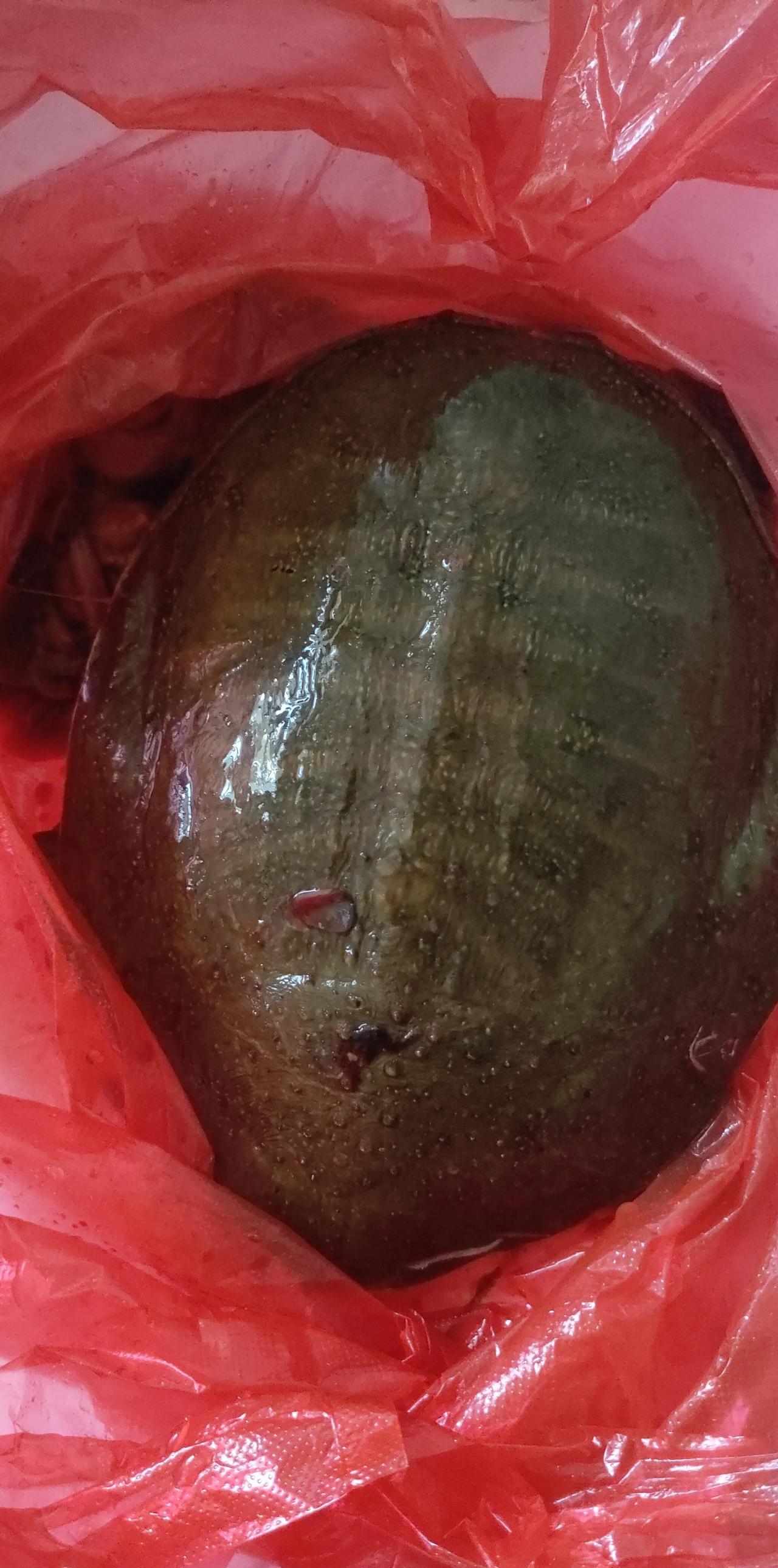 像老婆这么用，一个月2000元退休养老金那够生活呀！老婆花钱一直比较大手大脚的