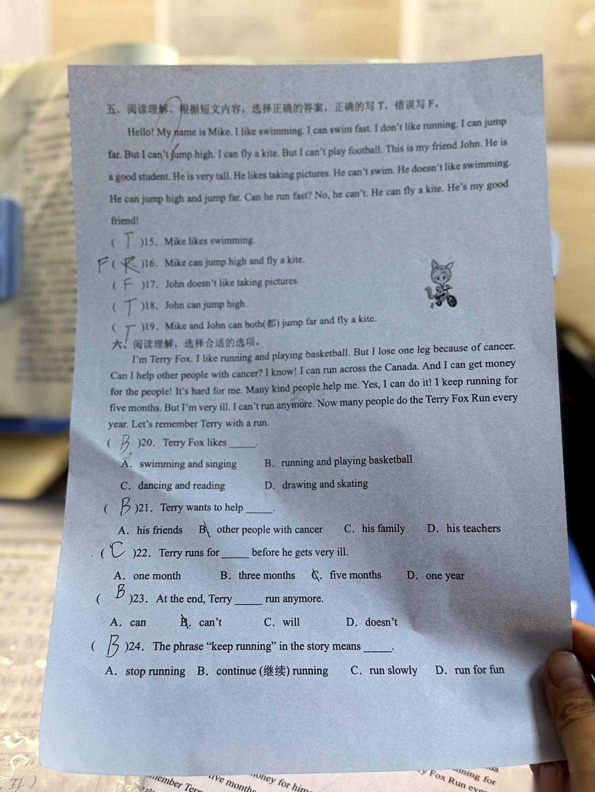 我算是想明白了，辅导孩子功课，最怕的不是题难，是内耗。是那种你逼着他学，他皱着