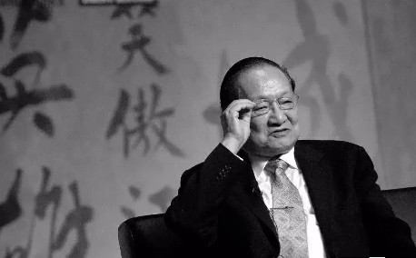 在1977年的时候，徐克导演和金庸在《东方不败》拍摄上出现分歧，徐克坚持自己的想