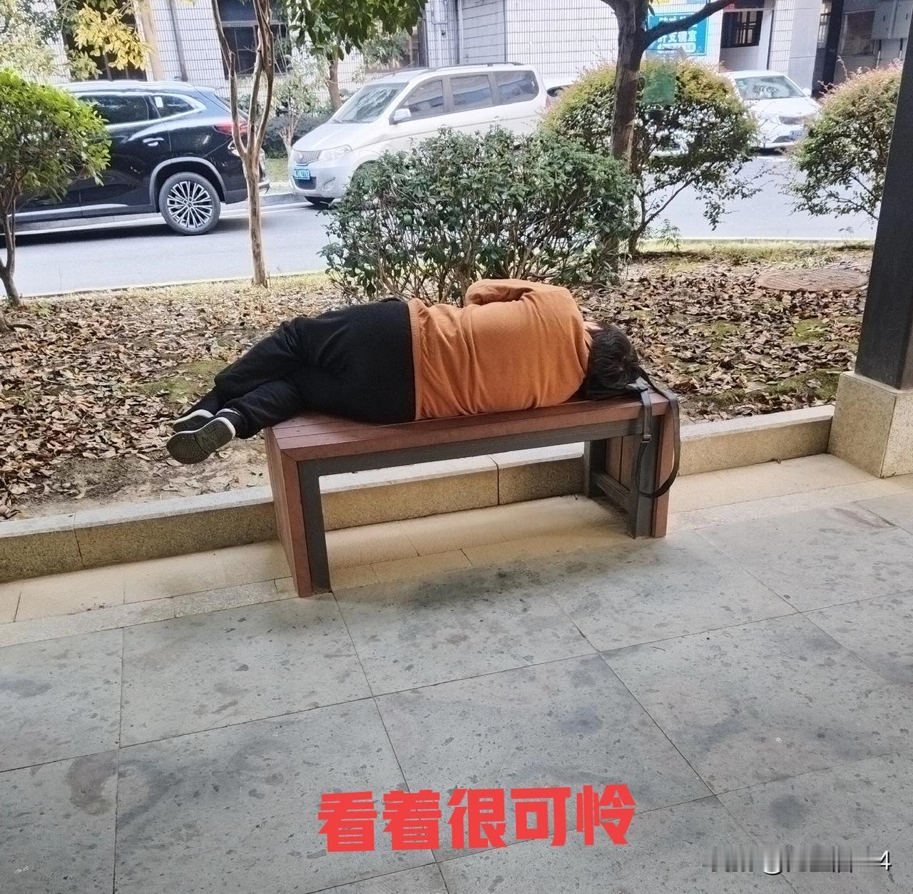 眼见不一定为实,换个角度看,会得到不一样的答案……上午在医院看见一女人躺在休息