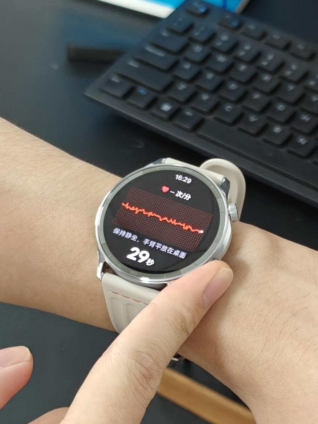 最近新出的千元智能手表，怎么90%都没ECG？目前市面上的智能手表，千元出头