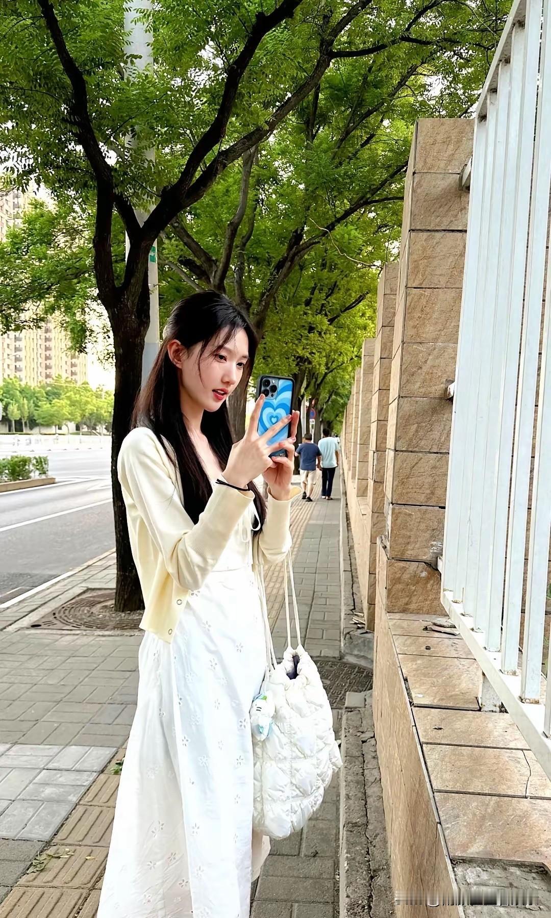 网友：她转头那一刻，孩子的名字都想好了。