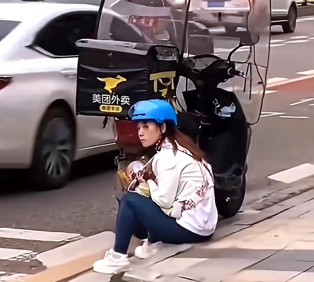 外卖女骑手变多的背后逻辑是什么就是跟经济现象有关系，第一：很多女性的工作在