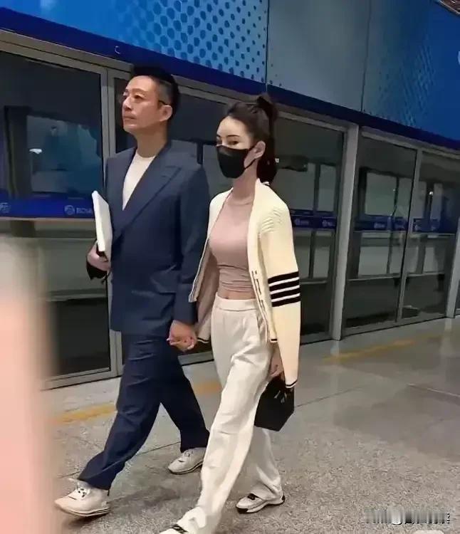 有个现象事关马筱梅大家发现了吗马筱梅跟汪小菲领证前两人24小时形影不离