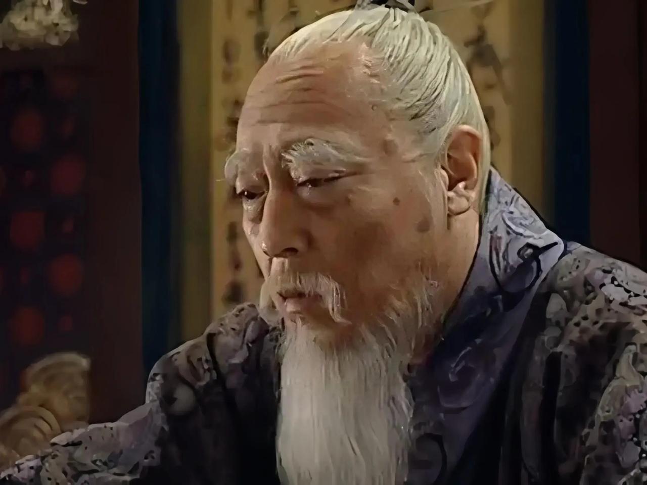 所谓的严嵩被抄家，只是一厢情愿，《明史》明确记载，是查抄了严世藩的家，严嵩家并没