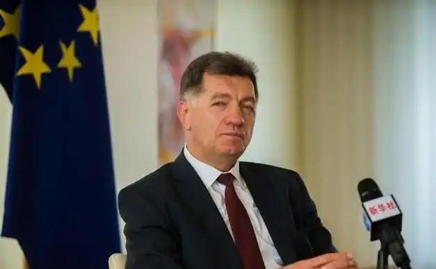 比美国还嚣张的国家出现了！拒绝所有中国外交官入境，还试图阻扰中国统一。2021