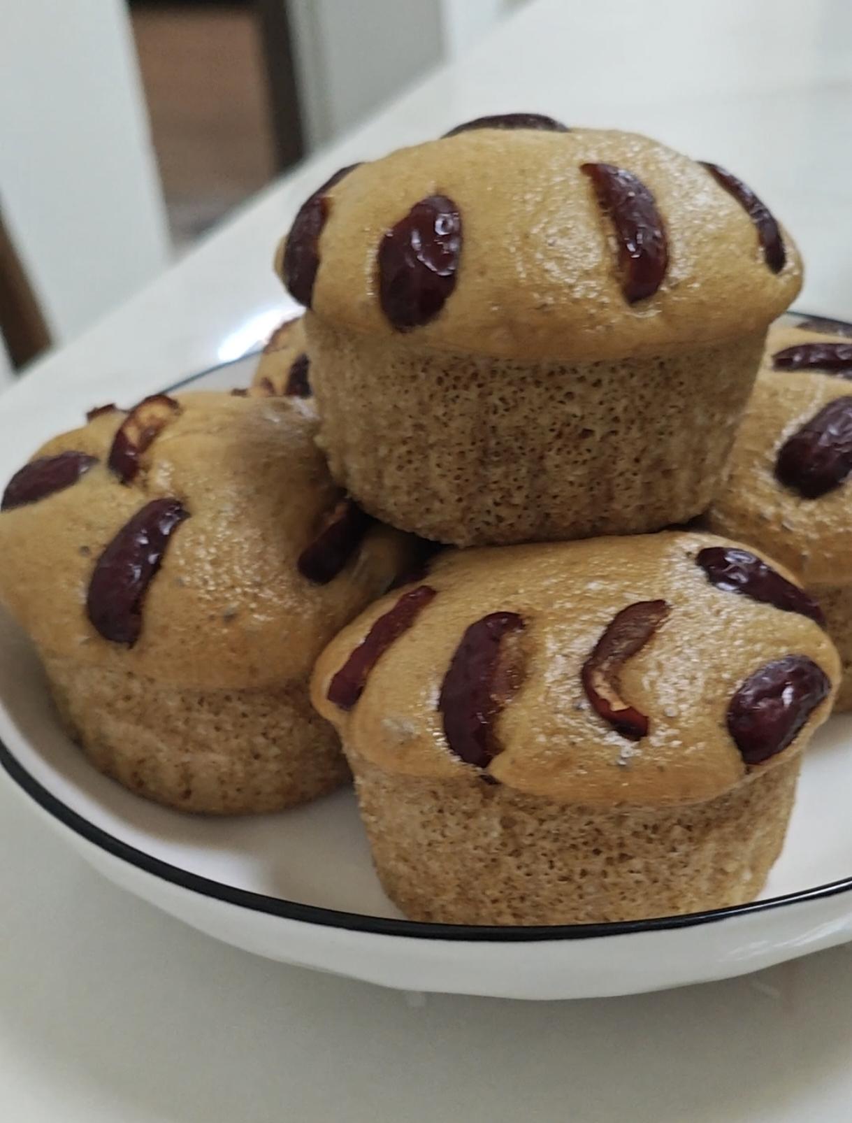 红糖面粉发糕，第一次做就成功了！看了很多的相关视频，然后，我就琢磨出了一个通