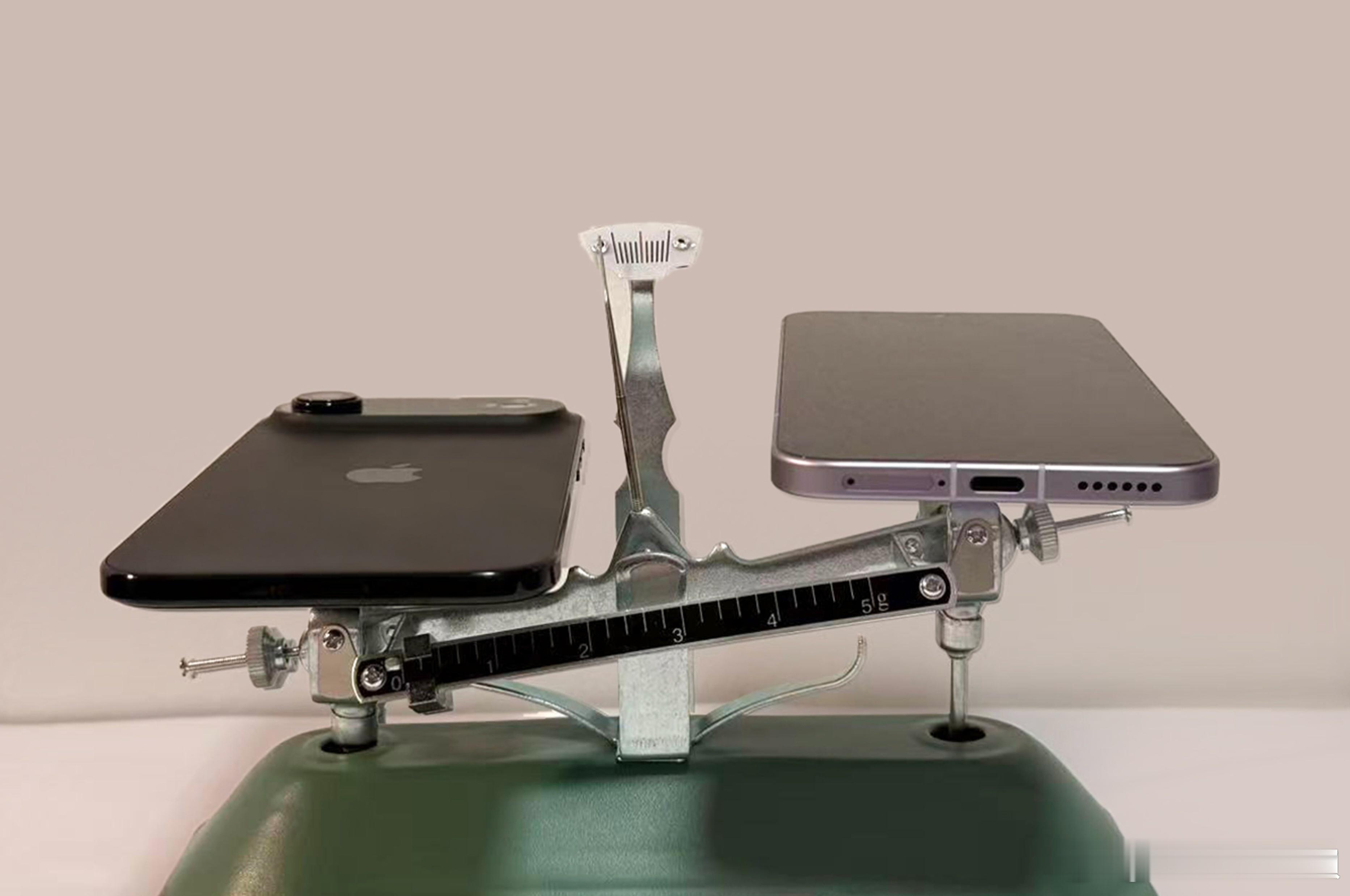 荣耀又和老王掐起来了，大致剧情是荣耀产品经理称轻薄且强悍是技术实力的呈现，既P