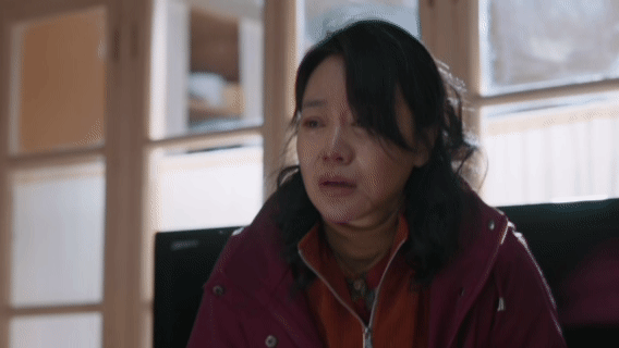 《隐身的名字》这段母女对戏封神了！倪妮的委屈嘶吼，闫妮的沉默隐忍，每一个眼神都是