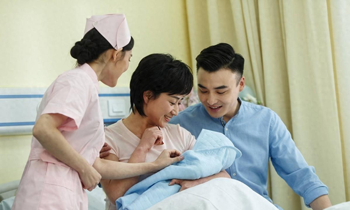 若不搬走这＂三座大山＂，中国人口总数，或将在2056年被美国反超一个看起来像