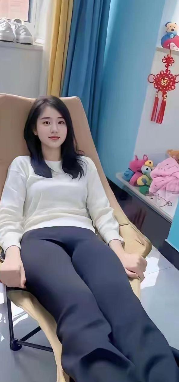 “宅家时光，舒适躺椅，享受宁静”🌿💭