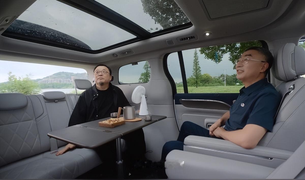 零跑D99智驾全程无接管？技术硬核价格还亲民最近有朋友问，近期刚上市的零跑D9