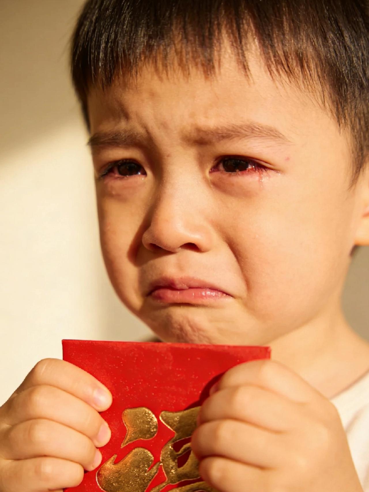 很多家长一句“我帮你存着”，就把钱收走了，孩子委屈又无奈。从法律上说：压