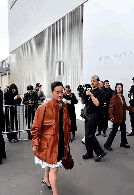 别再怪自己身材不好了。真相是，很多你看上的衣服，根本就不是做给人穿的。问题不