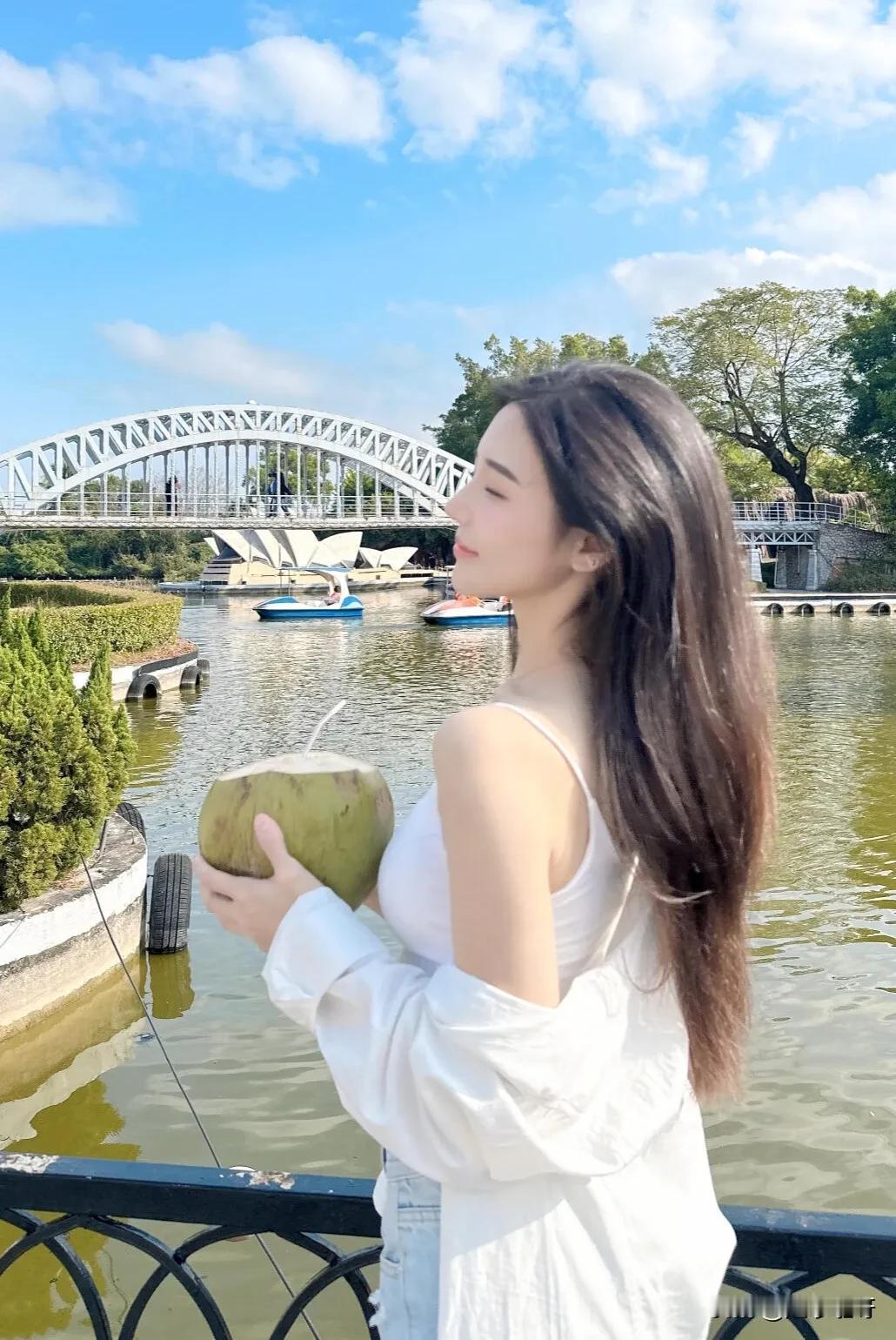标准的女神身材美照噢女人是骨瘦如柴好,还是微胖点好?