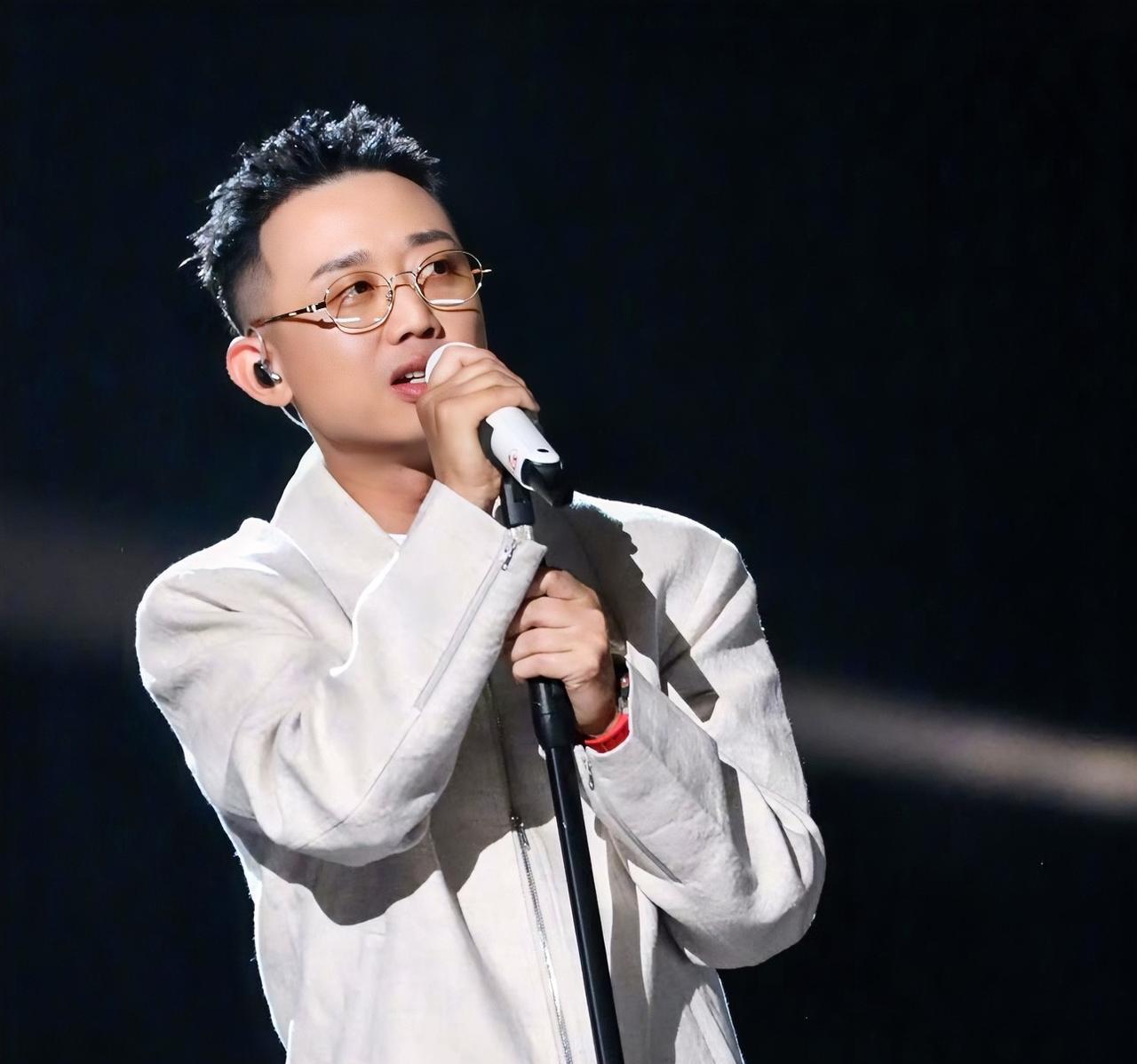 大家发现了吗？其实Gai被淘汰后一直是强颜欢笑，虽说他之前一直想走，这次也如