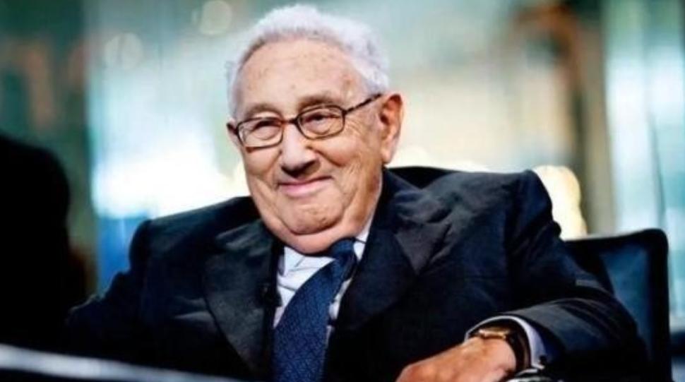 一旦中美开战，美军将全面轰炸中国？基辛格早就发出过警告：“美国盟友再多也没有用，