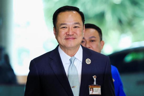 几家欢喜几家愁，泰国前总理他信假称前往新加坡实际逃往迪拜同时，风头正劲有望今天荣