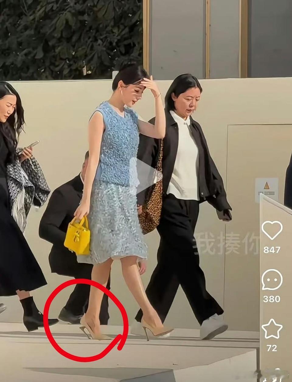 鞋跟断了会被时装周时尚界嘲出圈吗​​​