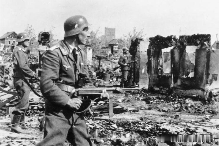 斯大林格勒战役中苏德双方投入的总兵力超过200万。双方总伤亡估计超过200万人。