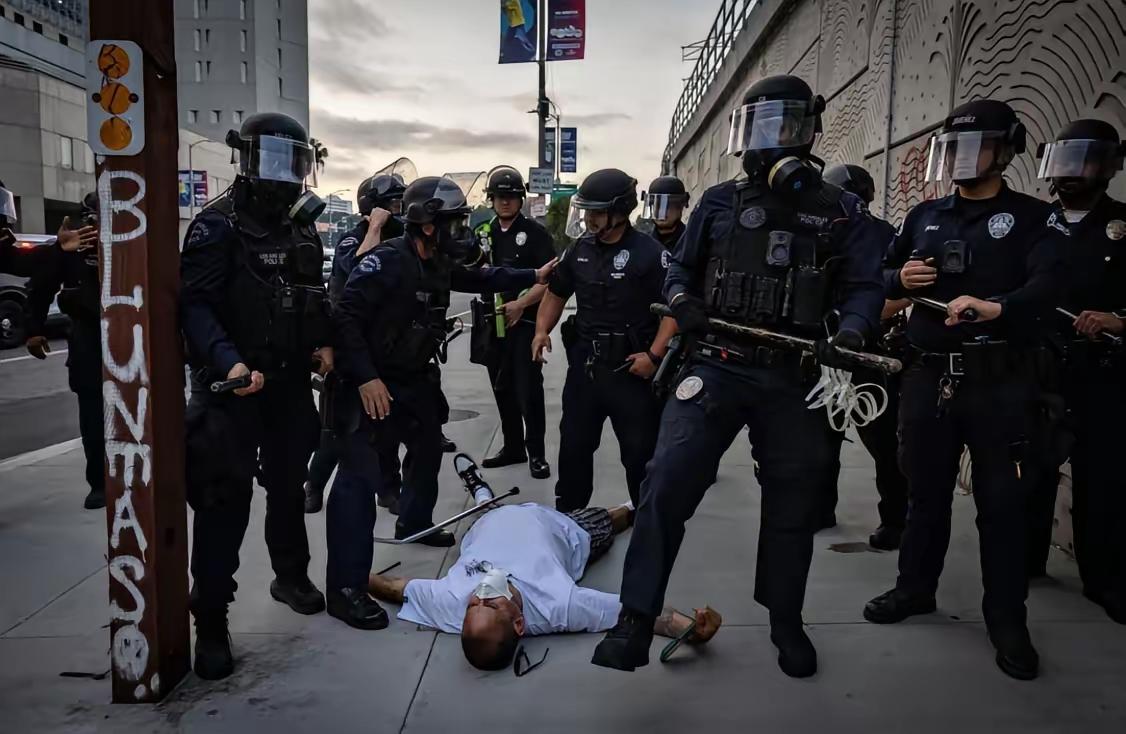 ICE是什么？皇权特许，说抓谁就抓谁！明朝的时候设立了东厂和西厂，而懂王的i