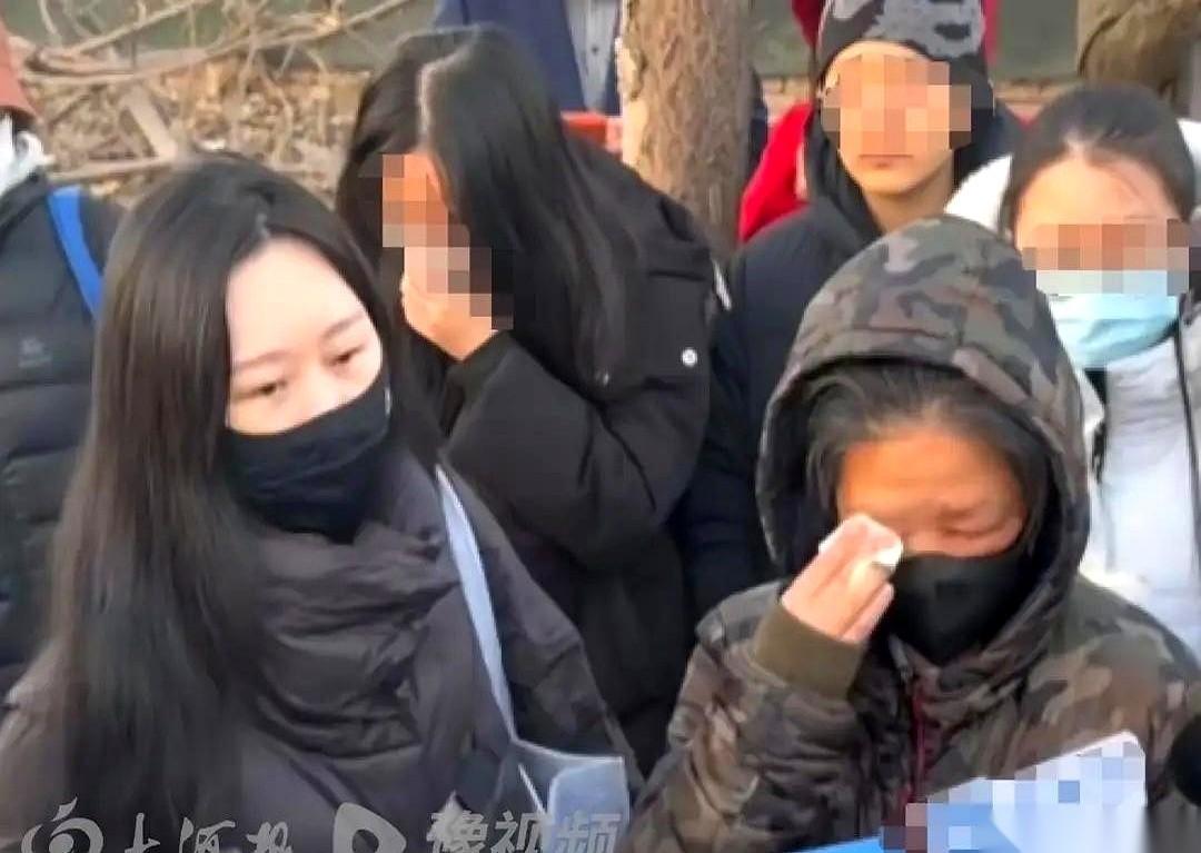 4年。就因为三轮车胎总被狗尿，一个人，用老鼠药，换了11条狗命，和自己4年的自