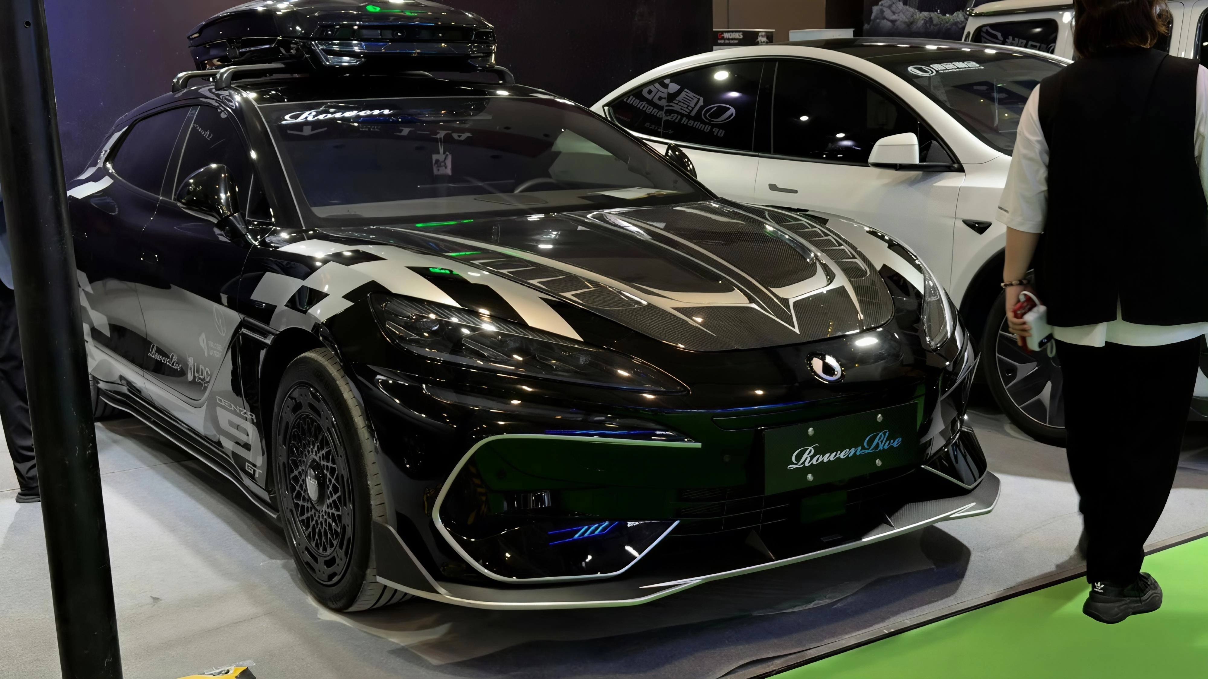 深圳改装车展，还得是腾势Z9GT，帅！