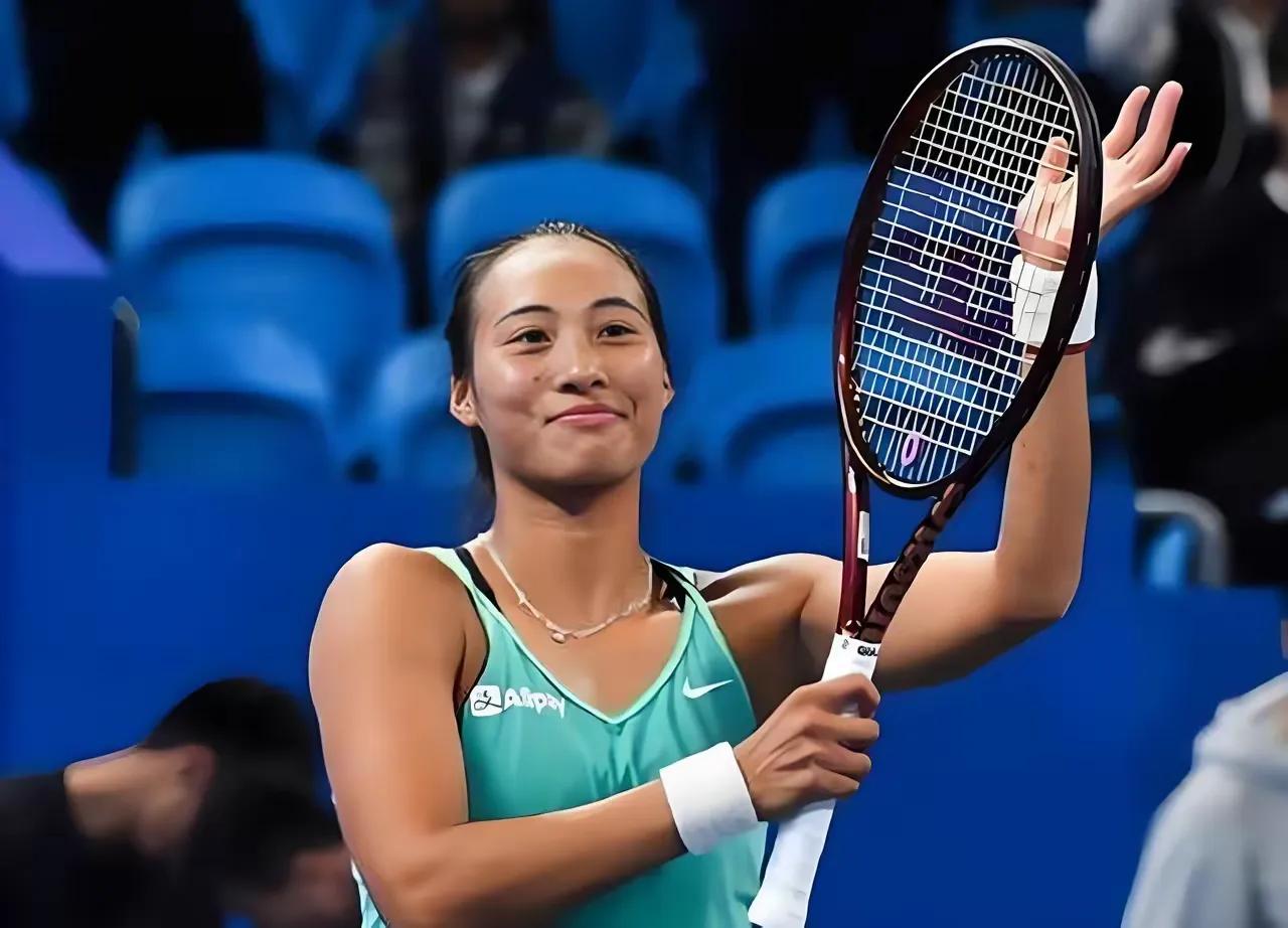 余丽桥带李娜9年，李娜说她从没表扬过自己一次。后来余丽桥带郑钦文4年，一个月只收