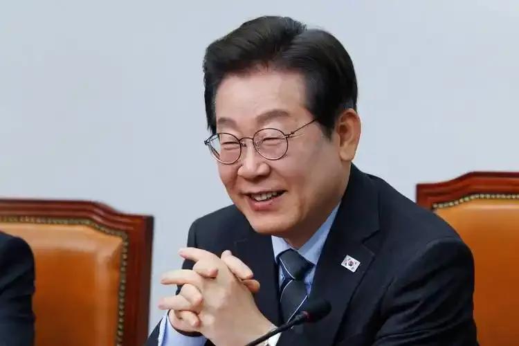 韩国国防人事重大变革：李在明提名安圭伯，开启64年文职防长新篇章当地时间6
