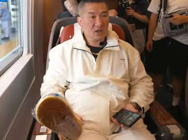 台湾馆长说了‘’同胞‘’一词！台湾馆长是不是绿营不重要，他来大陆直播后，被绿营