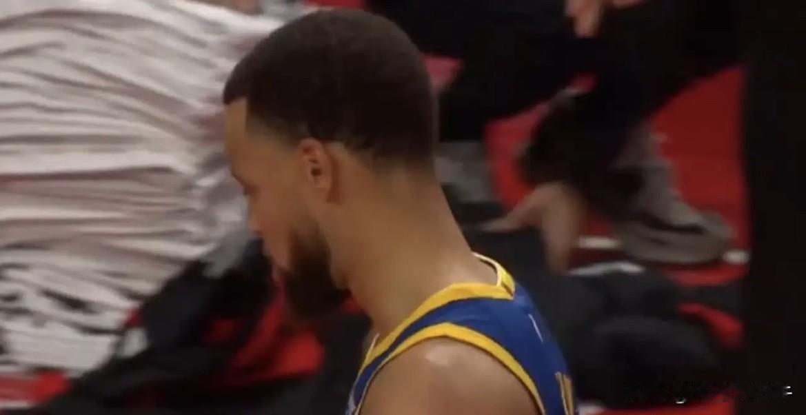 库里复出，勇士却喜提两连败，科尔为何还不下课？库里复出后，勇士本可轻松应战，然