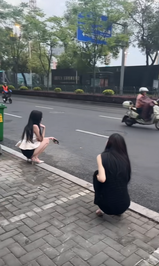 为什么女孩子喜欢蹲着呢？？？