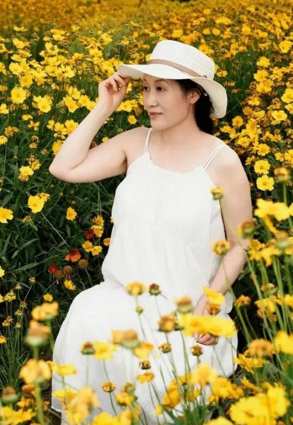 一个女人离婚了，原因是她丈夫不肯资助她父亲的医疗费用。这场婚姻的终结，源