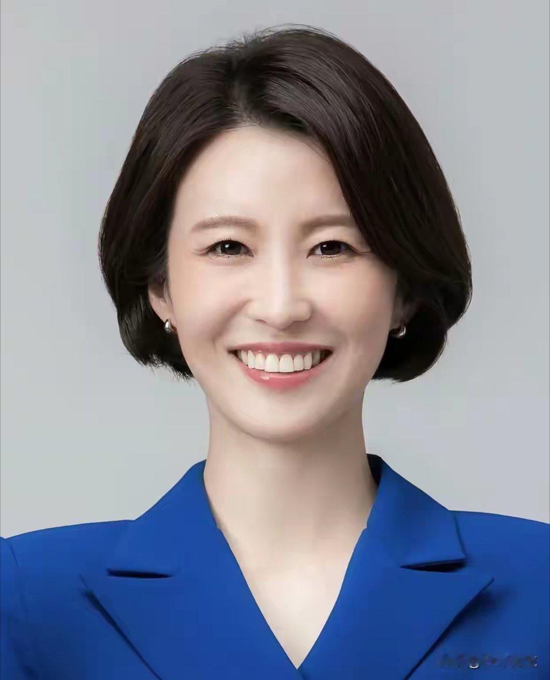 李在明当选！他最应该感谢的人不是妻子金惠景，也不是喊错口号的韩基浩，而是一直鞍前
