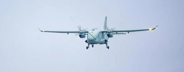 中国无人机这次玩大了！把新能源汽车的心脏直接装进飞机肚子里，居然真的飞起来了！这