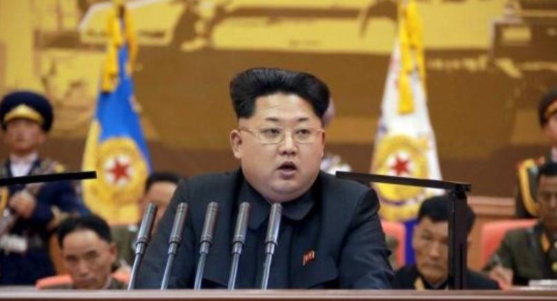 朝鲜终于出手了！金正恩亲自现身，一枚导弹砸向了日本海。面对日本右翼的拥核狂言，金