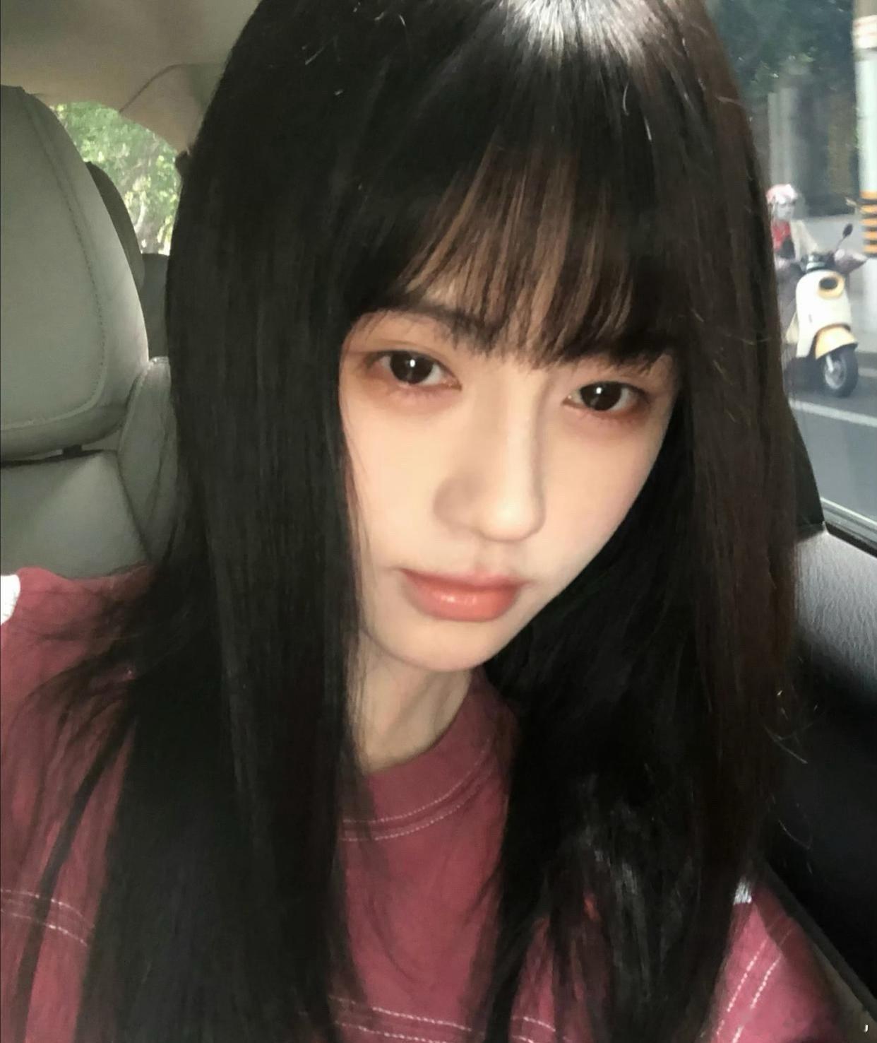 1.白鹿现在会刻意展现“暖心”的举动，团队安排了水军刷一波好评，但她还是会挂脸否