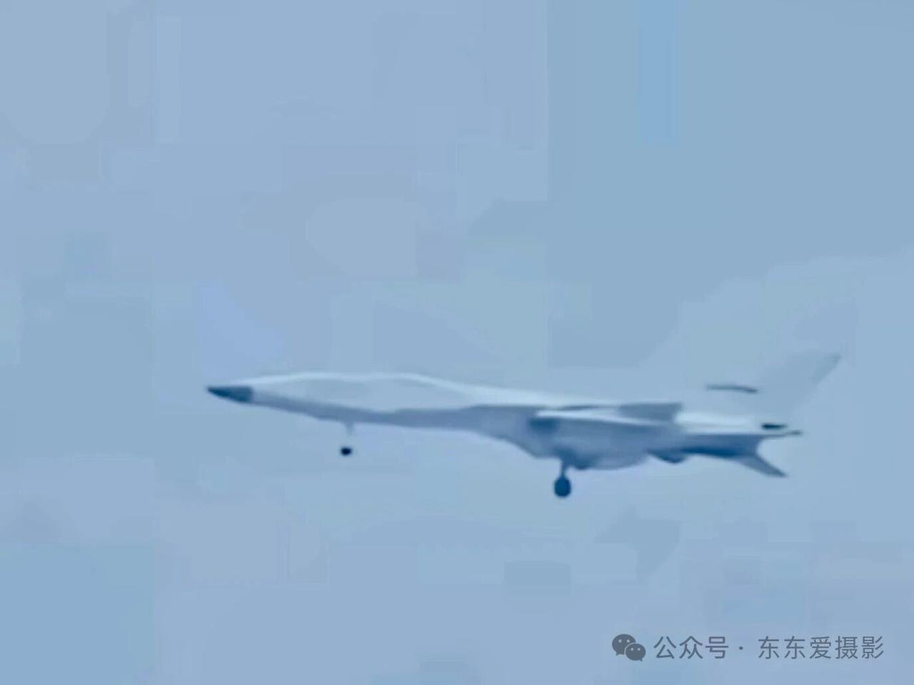 歼8也被改成了无人机！2马赫+2万米+2吨装药+2万刀！超级杀手。