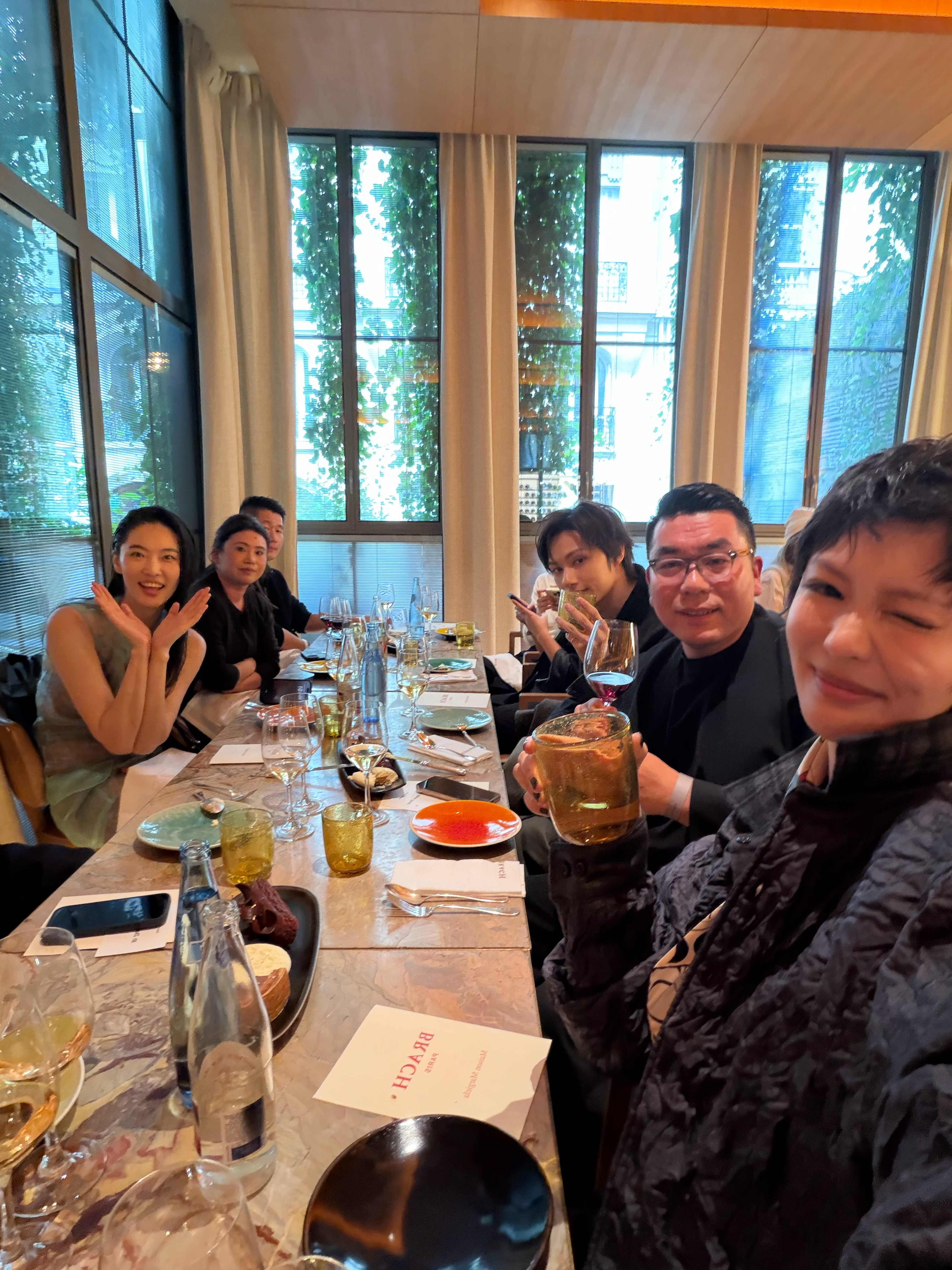 换个发型去看秀巴黎时装周Hello时装周parisinparis​​​