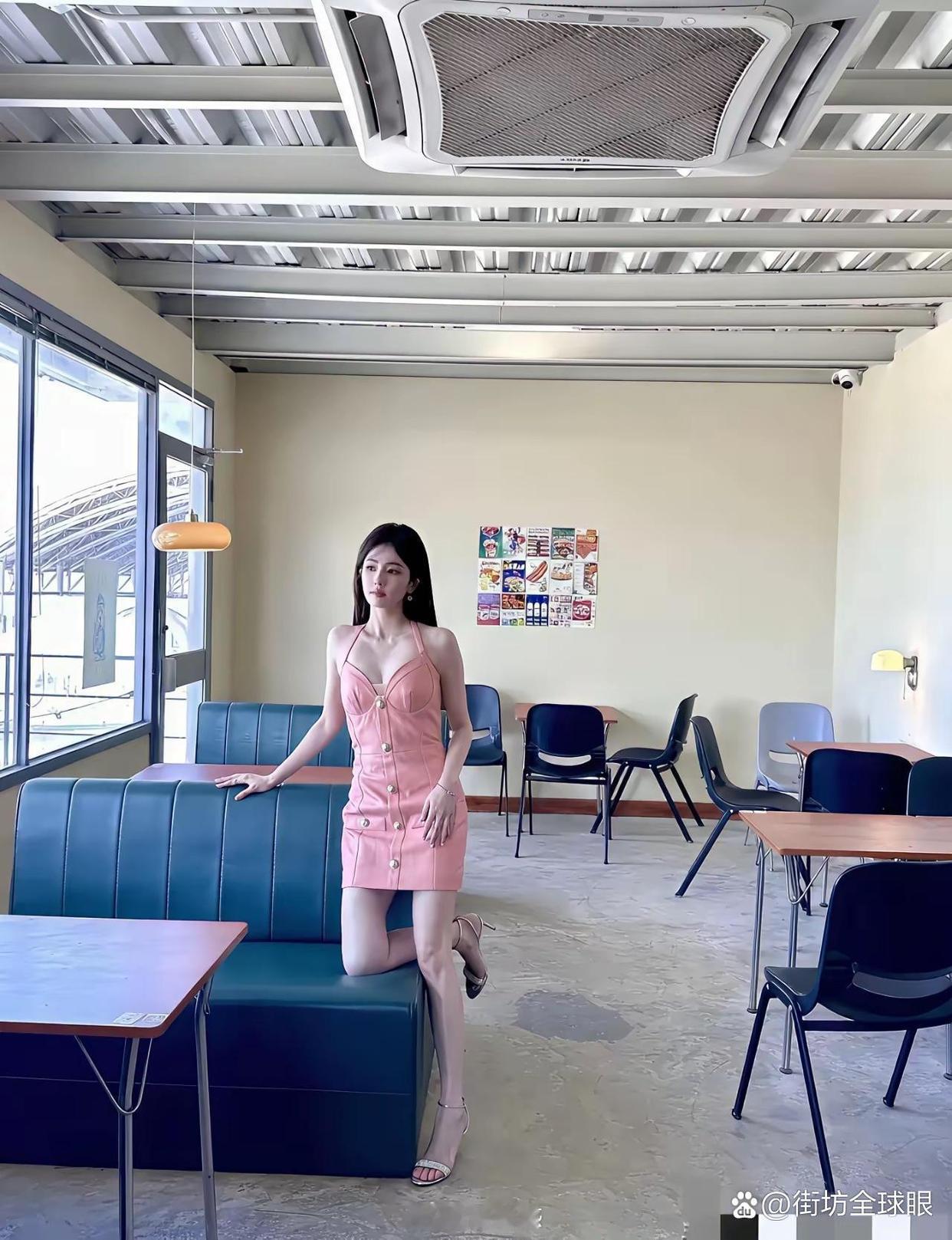 白鹿真的挺白的，想不到身材比模特还好。兼具少女清甜与成熟氛围感，优越外形条件配上