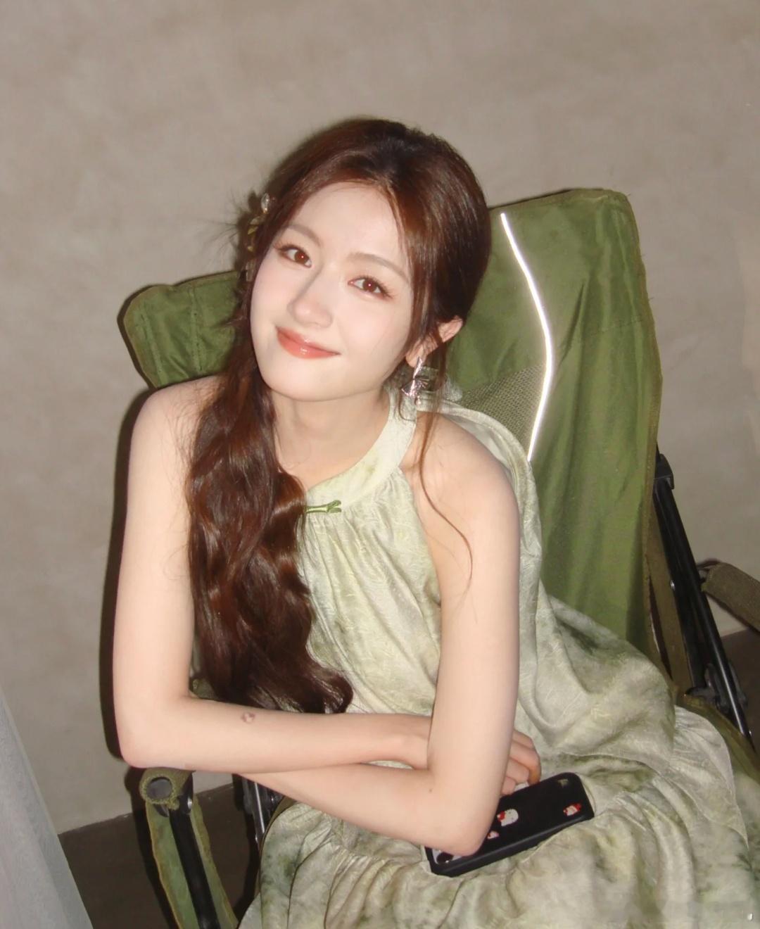 哇塞宝宝好美清新质朴的颜色加上这妆造简直绝了有精灵公主那味了李兰迪｜李兰
