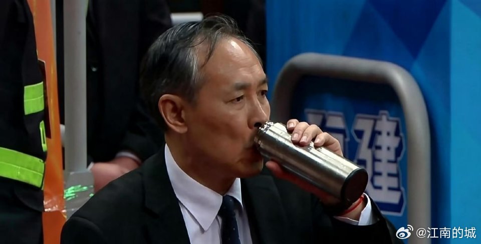 赛后，北京男篮主帅接受媒体采访，谈及本场比赛许利民表示：“我觉得从整场比赛来看，