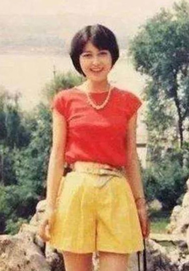 1988年，上海美女研究生被拐，买家是一个50多岁的驼背男人，为展示自己的雄风，