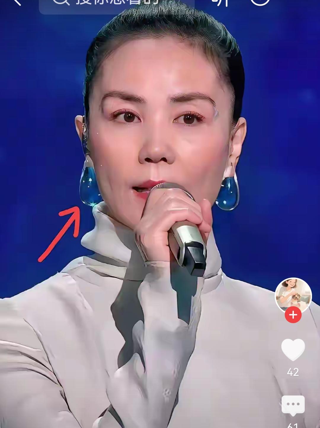 女神很抗高清版啊！毕竟50多岁了，比那些打玻尿酸，天天整容的强太多!美人在骨