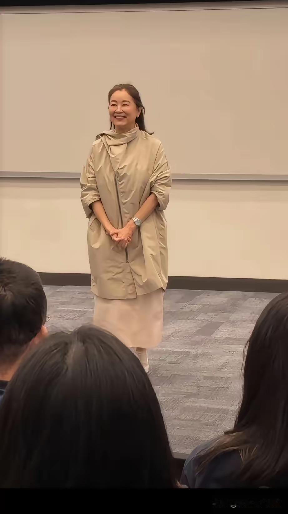 优雅老去，林青霞是做到了。娱评大赏自然老去也高级东方不败名场面