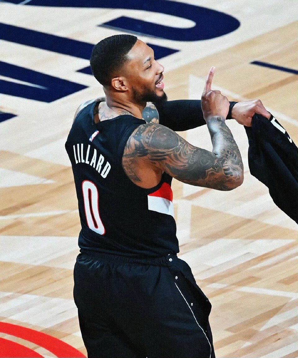 别叫他射手，叫他三分王！利拉德复出即夺冠，历史第一档！洛杉矶全明星三分大赛，堪称