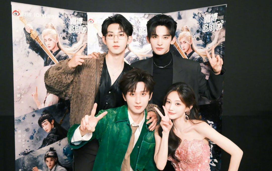 郭俊辰你们四个当中有四个很萌，全员剪刀手[doge]哈哈哈​​​