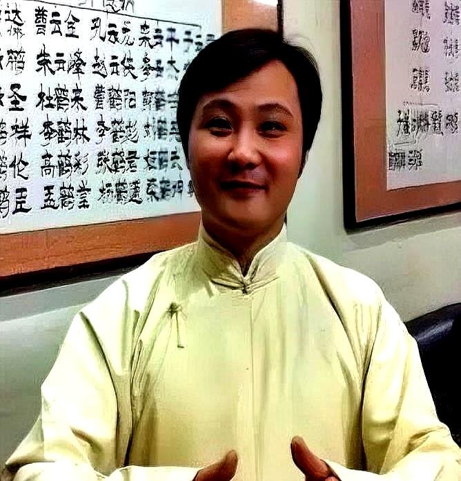 闫云达在上周的直播里说自己手头紧,想把当年给李菁刘云天等他守着手里那堆积